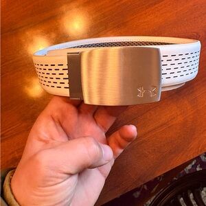 Under Armour White Perforated Belt with Brushed Silver Buckle 34 waist (31-36)